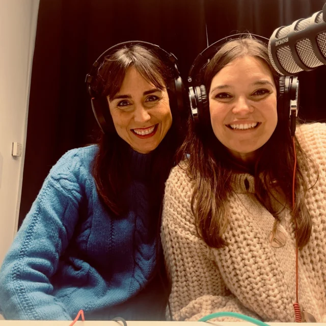Una de las experiencias más bonitas que ha vivido la ciudad de Murcia en los últimos tiempos ha sido la celebración de @openhousemurcia. 
A pesar de que el clima no lo puso fácil, la ciudadanía demostró, una vez más, que está deseando romper la monotonía y conocer más y mejor la ciudad. 
Hoy, en #elabrigopodcast hablamos con la presidenta de este movimiento en Murcia, Gemma González, arquitecta de @srta_rottenmeier. Ya lo tenéis disponible en todas las plataformas.
¡Gracias a todo el equipazo de Open House Murcia por un trabajo espectacular! ❤️
#arquitectura #diseño #openhouseworldwide @gibellerhomeexperience @gibellergrupo