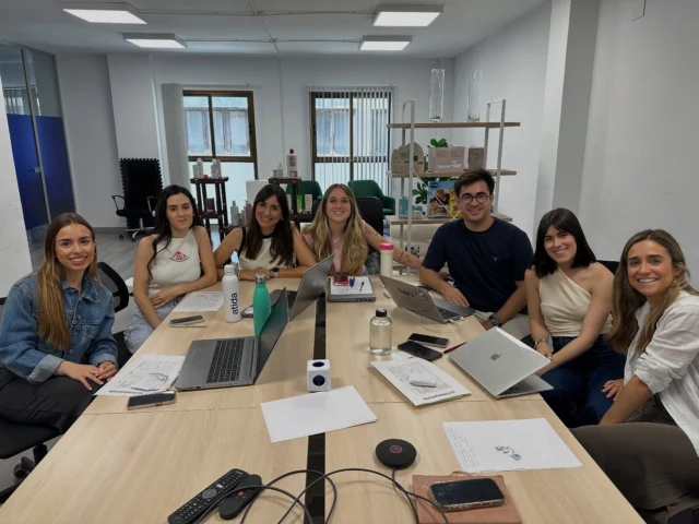 Gracias al equipazo de @atida_mifarma por un día genial. Rodearse de gente joven con un nivel de profesionalidad Top es puro alimento. 
¡Maravillos@s! 😍
#comunicacion #oratoria #empresa